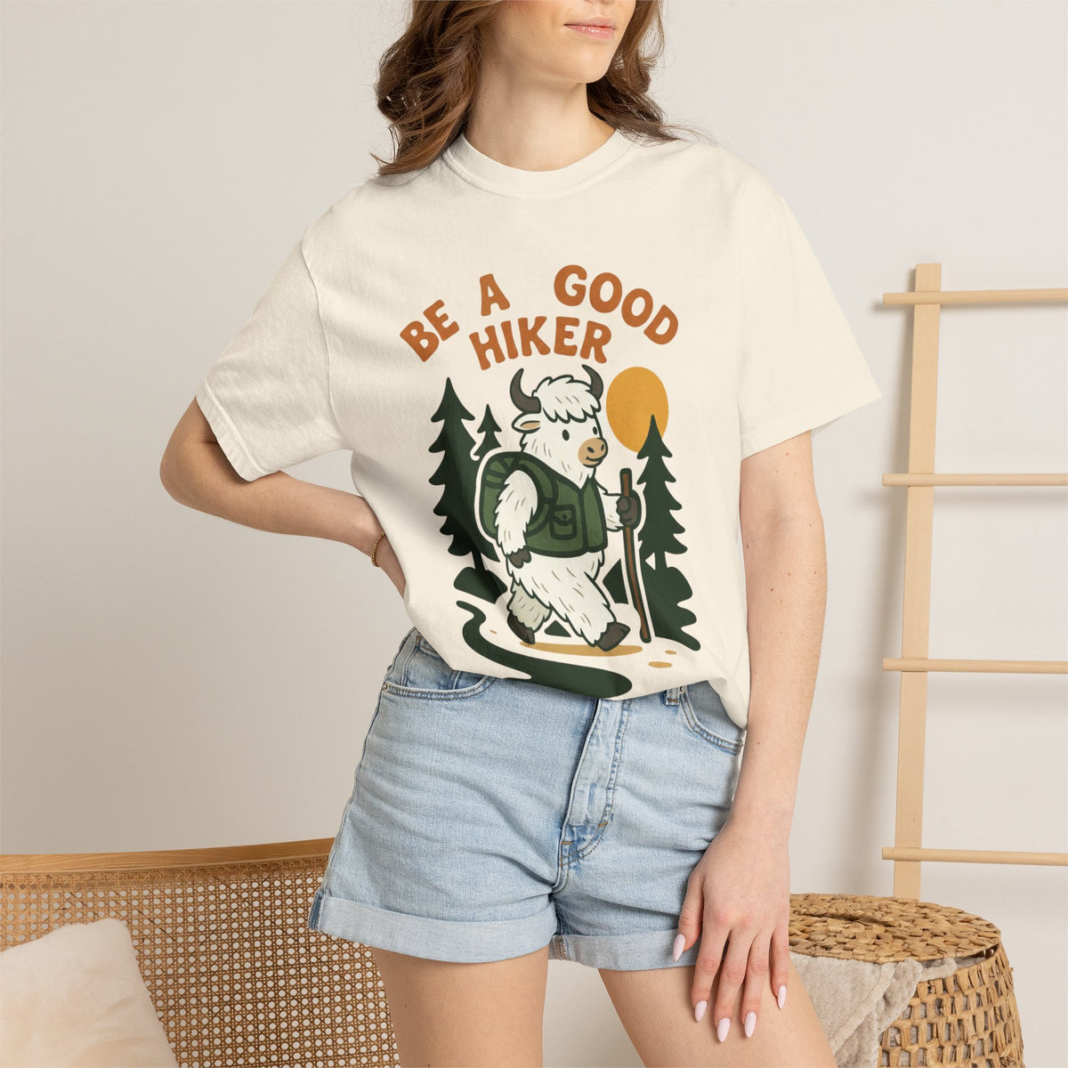Be a good hiker- Tshirt
