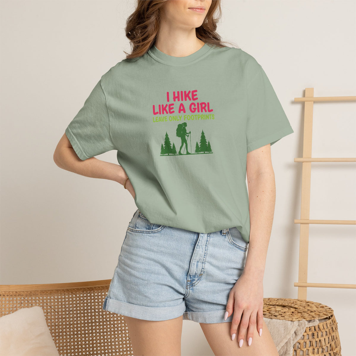I hike like a girl- Tshirt