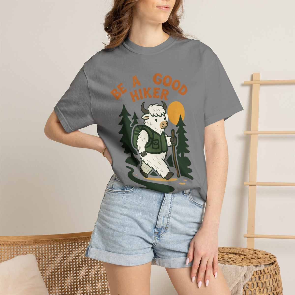 Be a good hiker- Tshirt