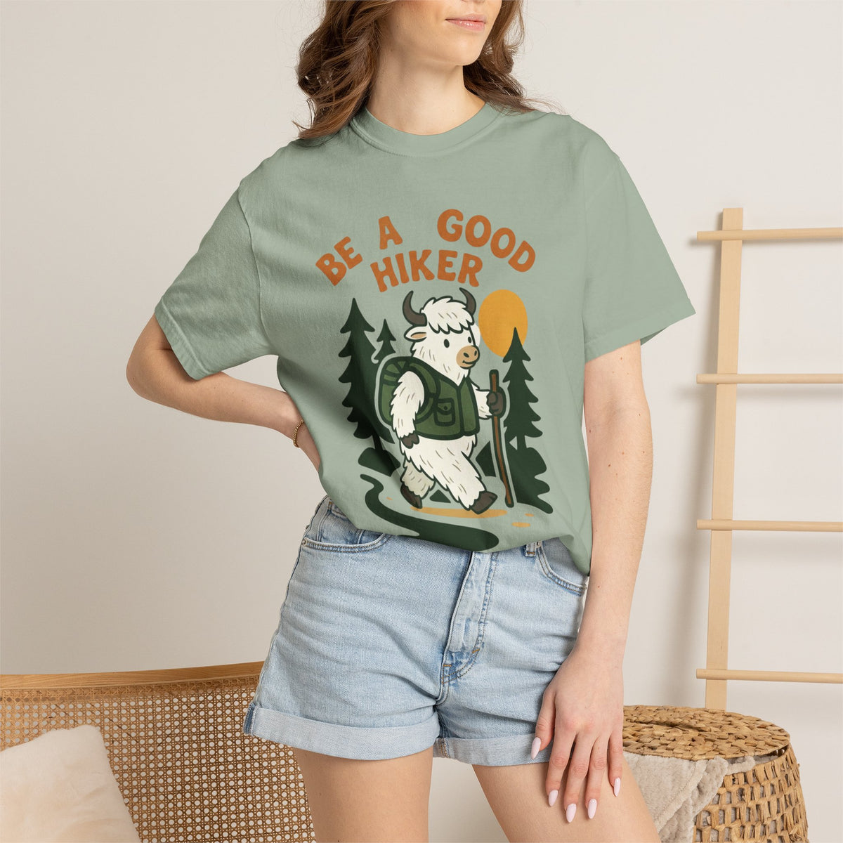 Be a good hiker- Tshirt